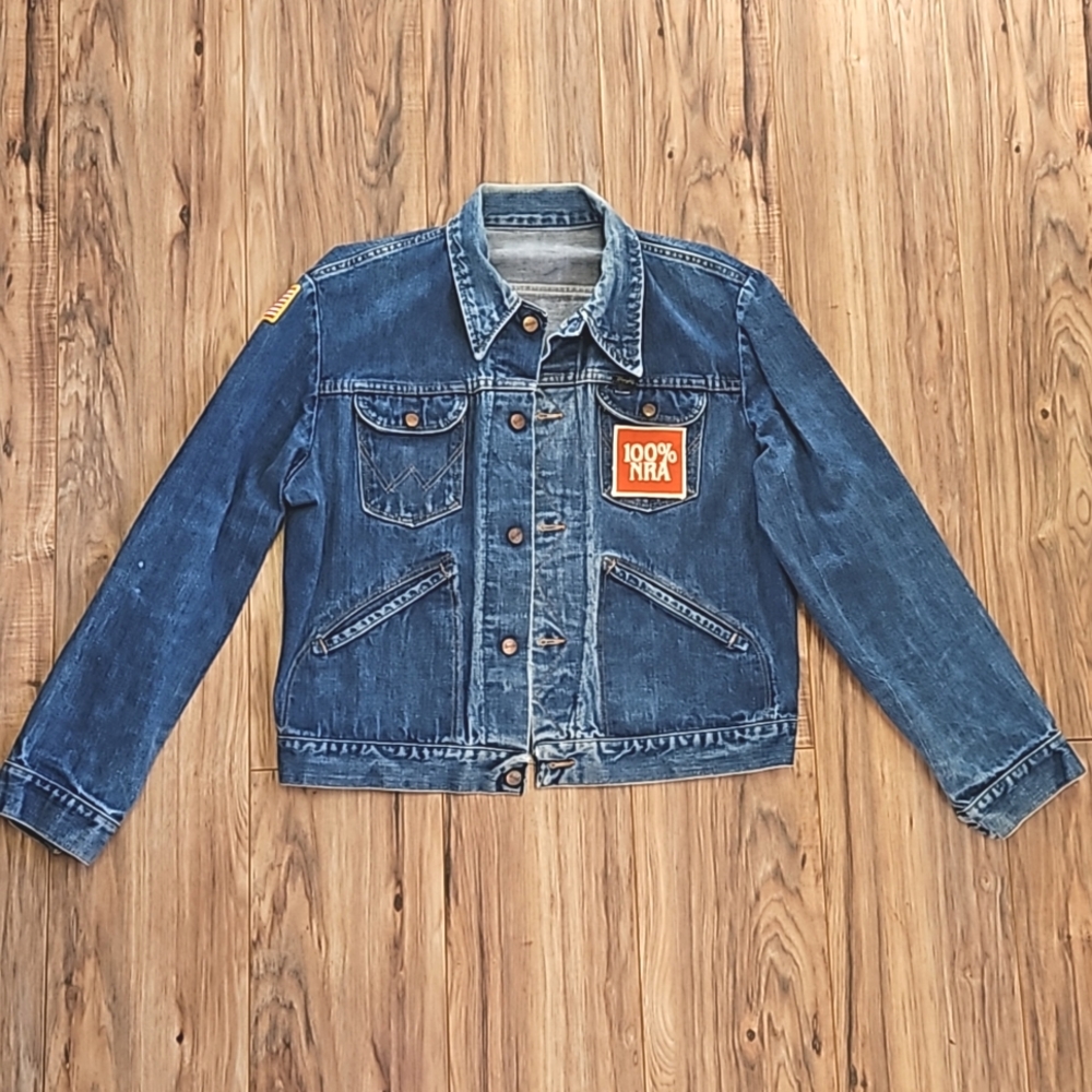 Vintage Wrangler denim jacket with patches USA flag NRA men's small medium